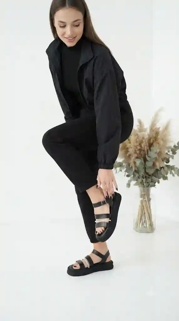 صندل  زنانه مدل راحتی وسط نگین مشکی  کد 260